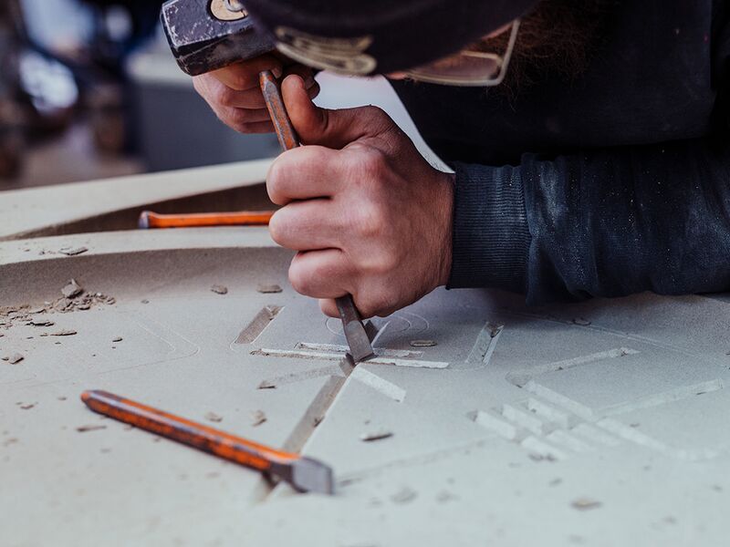 Nahaufnahme - Steinmetz- und Steinbildhauer in der Denkmalpflege
